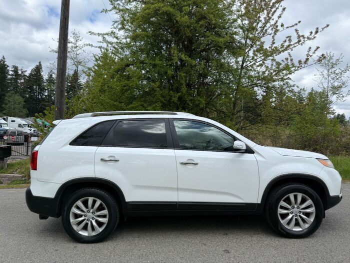 Kia Sorento EX 2011 - Image 3