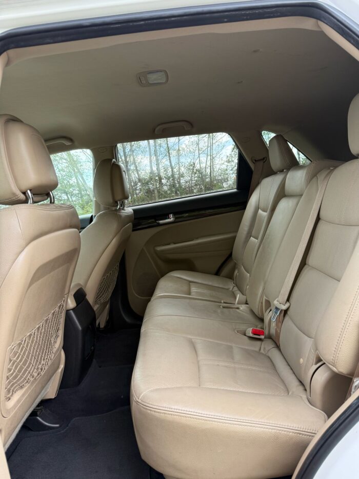 Kia Sorento EX 2011 - Image 8