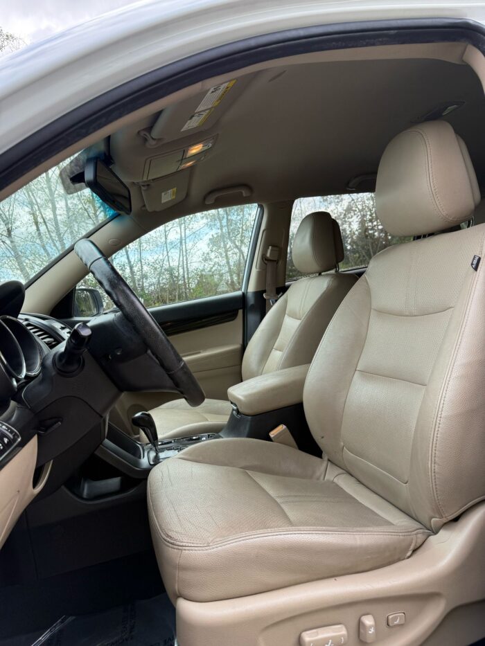Kia Sorento EX 2011 - Image 7