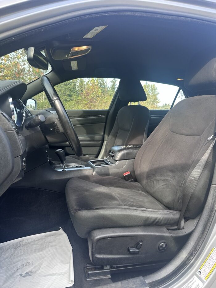 CHRYSLER 300 2011 - Image 5