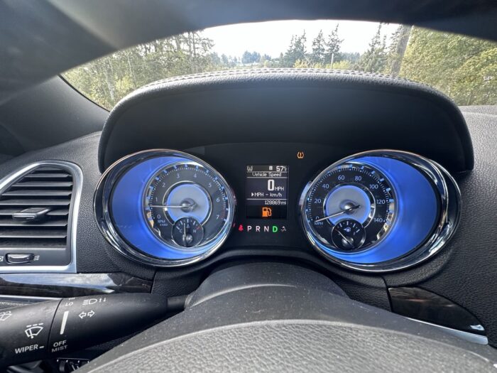 CHRYSLER 300 2011 - Image 2