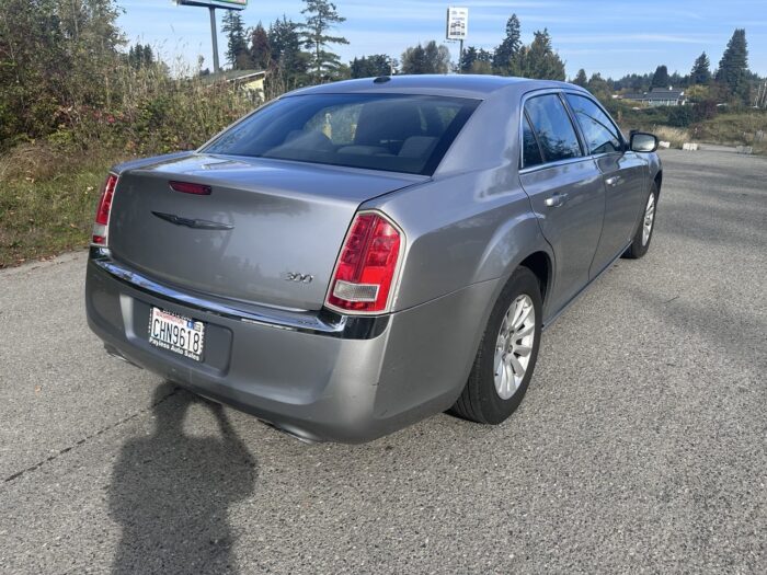 CHRYSLER 300 2011 - Image 10