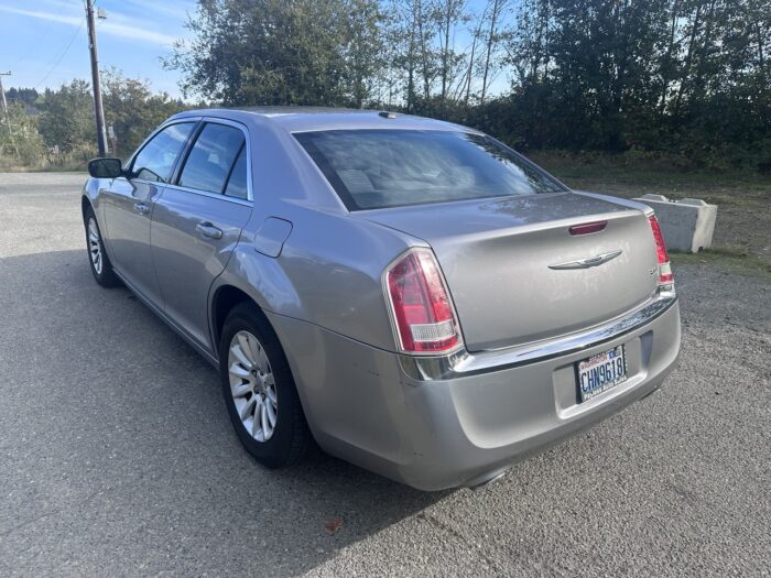 CHRYSLER 300 2011 - Image 7