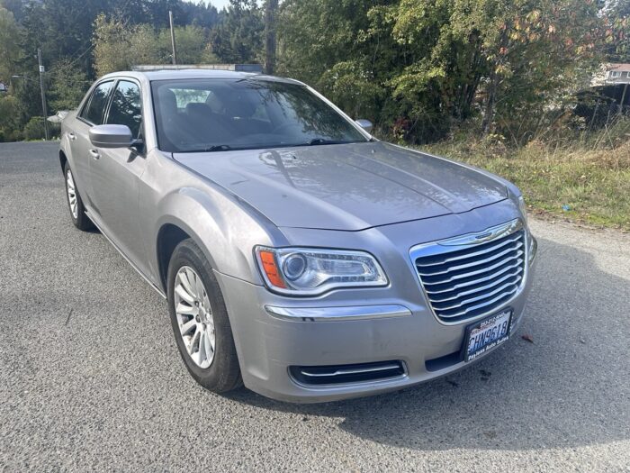 CHRYSLER 300 2011 - Image 8