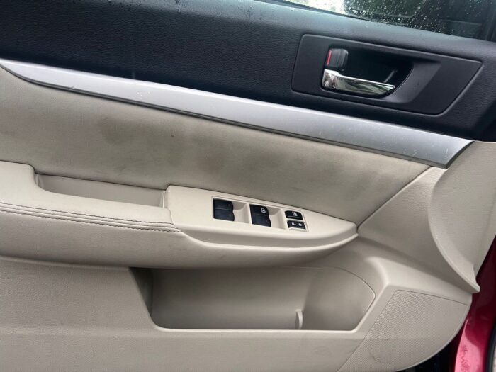 Subaru Outback 2.5i Premium 2011 - Image 9