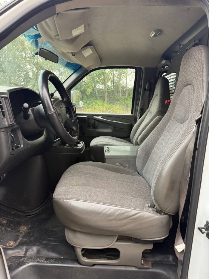 CHEVROLET EXPRESS 2500 - 2003 - Image 11
