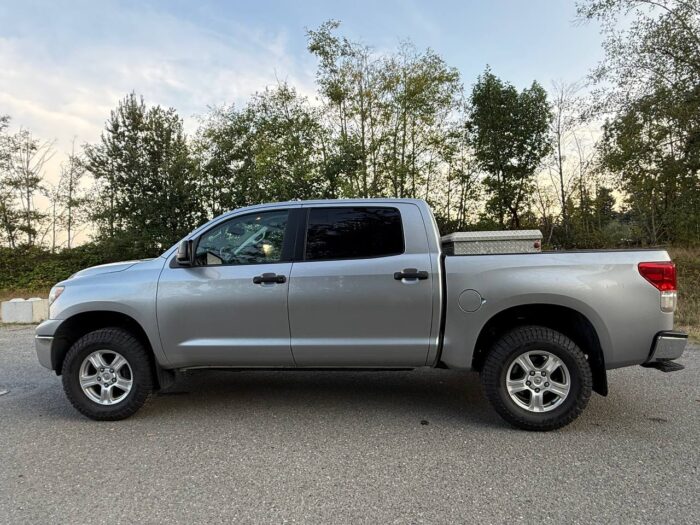 TOYOTA TUNDRA GRADE 2012 - Image 8