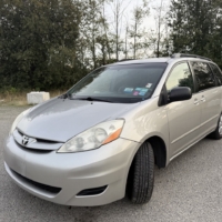 Toyota Sienna LE – 2008