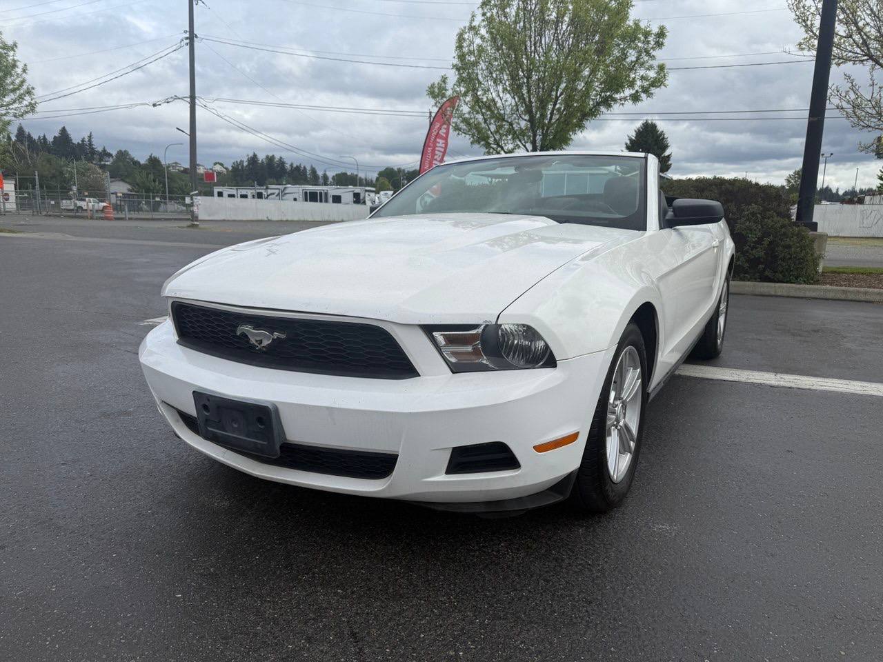 Ford Mustang V6 Convertible 2010 Chrysler 200 Limited