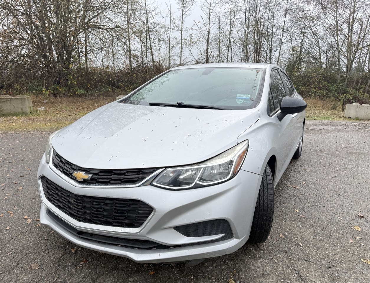 Chevrolet Cruze LS Automatic 2017 Chrysler 200 Limited